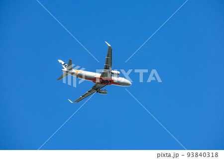 成田空港を離陸した飛行機・航空機・Jetstar AIR BUS A320 93840318