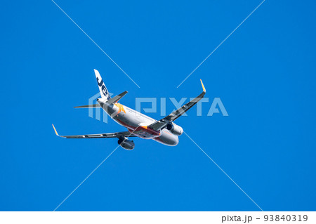 成田空港を離陸した飛行機・航空機・Jetstar AIR BUS A320 93840319