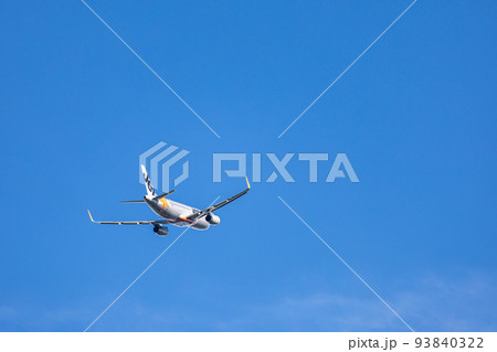 成田空港を離陸した飛行機・航空機・Jetstar AIR BUS A320 93840322