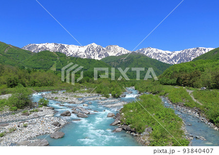 信州白馬の5月　新緑と残雪の白馬三山 93840407