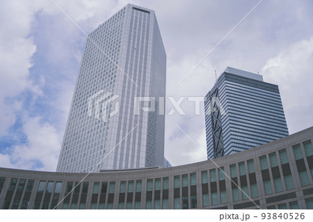 東京都新宿区の東京都庁(第一本庁舎・第二本庁舎・議会)を外観から見る風景 東京都新宿区の東京都庁(第一本庁舎・第二本庁舎・議会)を外観から見る風景 93840526