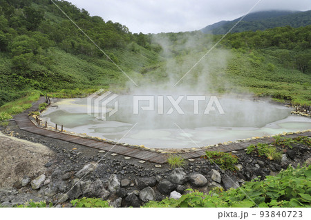ニセコ湯本温泉の源泉　大湯沼　北海道 93840723