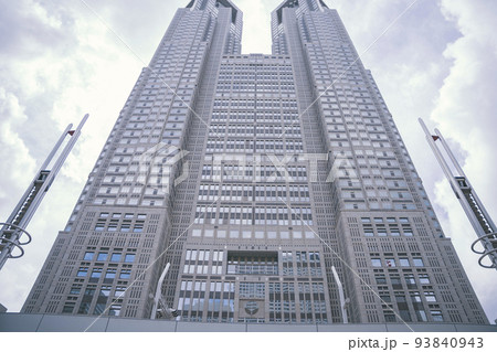 東京都新宿区の東京都庁(第一本庁舎・第二本庁舎・議会)を外観から見る風景 東京都新宿区の東京都庁(第一本庁舎・第二本庁舎・議会)を外観から見る風景 93840943
