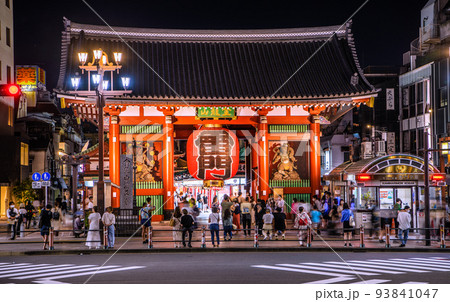 日本の東京都市景観 6週世界最多・行動制限なし。浅草寺は夜でもコロナ禍前のような賑わい…＝9月3日 93841047