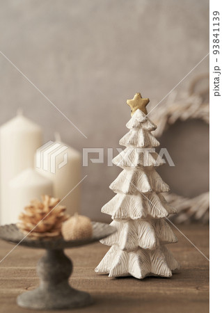 かわいい卓上のクリスマスツリー クリスマスイメージ かわいい卓上のクリスマスツリー クリスマスイメージ 93841139