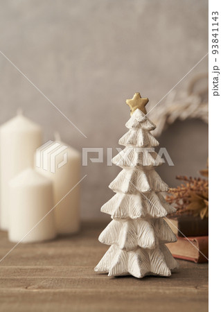 かわいい卓上のクリスマスツリー クリスマスイメージ かわいい卓上のクリスマスツリー クリスマスイメージ 93841143