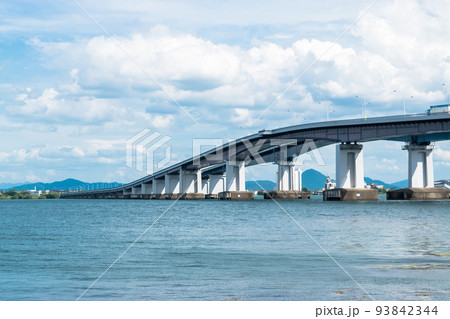 琵琶湖と琵琶湖大橋 93842344