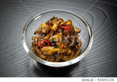 和食、キュウリ薄切りの漬物 93843136