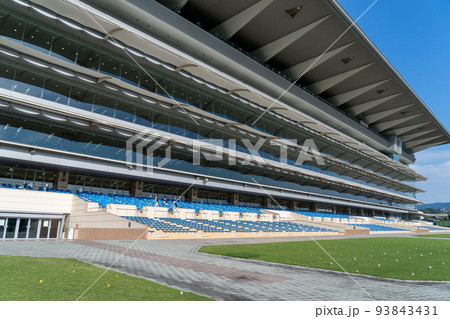 競馬場スタンド席(斜め) 競馬場スタンド席(斜め) 93843431