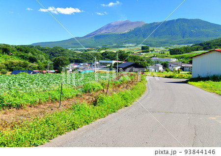 群馬県嬬恋村田代より浅間山方面を望む(群馬県嬬恋村)【2022.8】 93844146