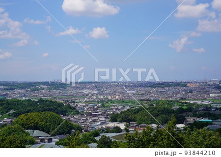 大阪　羽曳野市　鉢伏山から見た大阪平野（西方向、羽曳野・堺市方向）（晩夏） 93844210