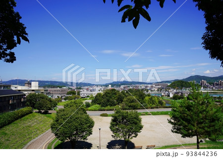 大阪　羽曳野市　峰塚公園から見た峯ヶ塚古墳と羽曳野市街（晩夏） 93844236
