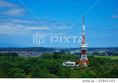 栃木県庁展望ロビーより宇都宮タワーを望む 栃木県庁展望ロビーより宇都宮タワーを望む 93845103