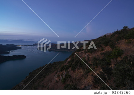 《岡山県》瀬戸内海国立公園 夕立受山から見る夜明け 《岡山県》瀬戸内海国立公園 夕立受山から見る夜明け 93845266