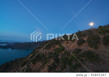 《岡山県》瀬戸内海国立公園 夕立受山から見る夜明け 93845267