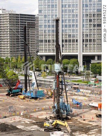 ビルの基礎工事 93845272