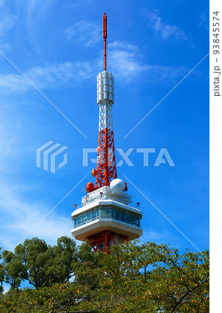 宇都宮タワーと青空 93845574