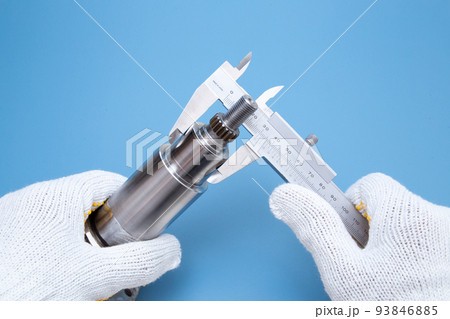 ノギスと部品　 93846885