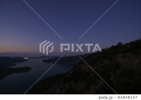 《岡山県》瀬戸内海国立公園 夕立受山から見る夜明け 93848147