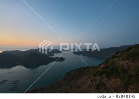 《岡山県》瀬戸内海国立公園 夕立受山から見る夜明け 93848149