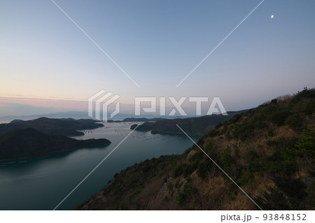 《岡山県》瀬戸内海国立公園 夕立受山から見る夜明け 93848152