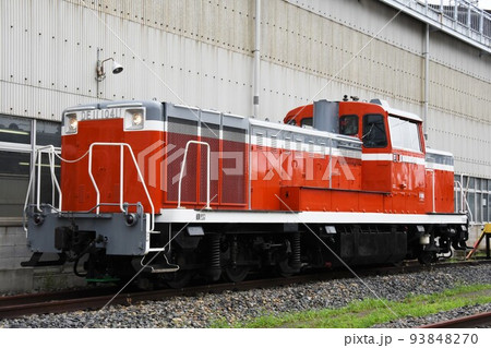 車両基地に停車するDE11形ディーゼル機関車 93848270