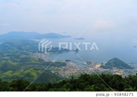 【山口県】周防大島の嵩山展望テラスから見える景色 93848275