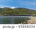 京都嵐山 渡月橋の春景色 93848334