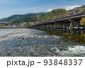 京都嵐山 渡月橋の春景色 93848337