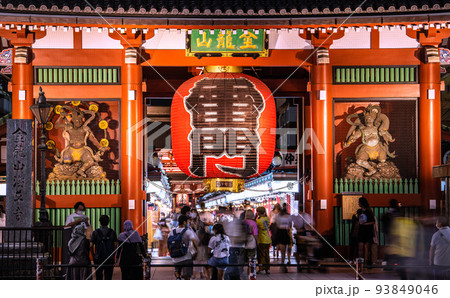 日本の東京都市景観 6週最多…行動制限なし。浅草寺は夜でも以前のような賑わい。雷門の由来は＝9月3日 93849046