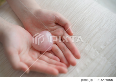 手のひらのハート 手のひらのハート 93849066