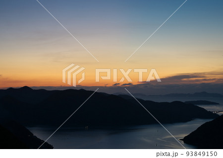《岡山県》瀬戸内海国立公園 夕立受山から見る夜明け 93849150