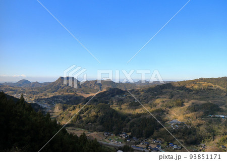 御殿山から望む伊予ヶ岳(南房総市) 御殿山から望む伊予ヶ岳(南房総市) 93851171