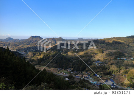 御殿山から望む伊予ヶ岳（南房総市） 93851172