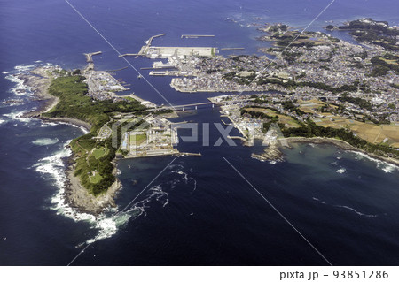 三浦半島の城ヶ島付近を空撮 93851286