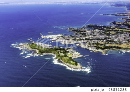 三浦半島の城ヶ島付近を空撮 93851288