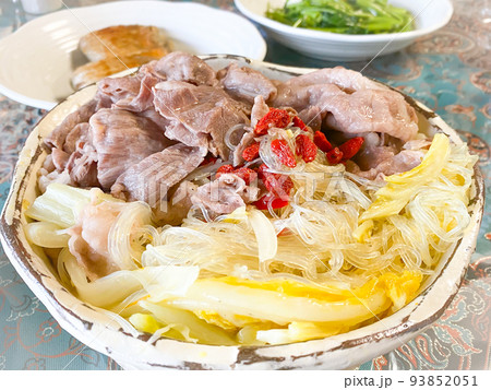 中国四川料理・酸湯肥牛（牛肉の辛酸旨煮） 93852051