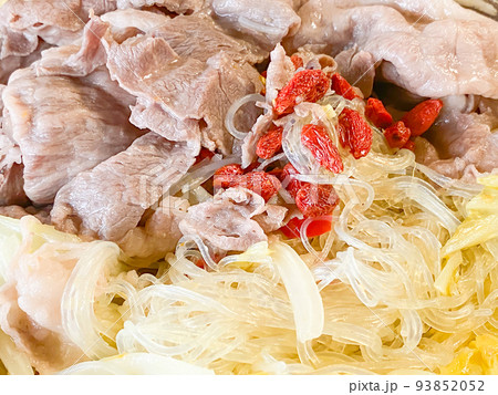 中国四川料理・酸湯肥牛（牛肉の辛酸旨煮） 93852052