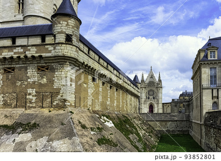 French royal fortress in the town of Vincennes 93852801