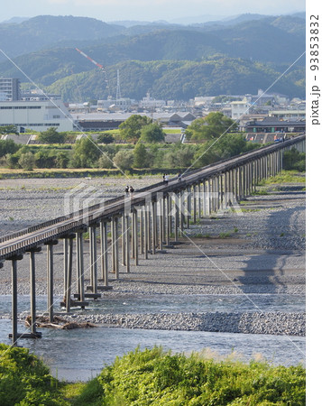 静岡の木造最長の橋である蓬莱橋の全景写真 静岡の木造最長の橋である蓬莱橋の全景写真 93853832