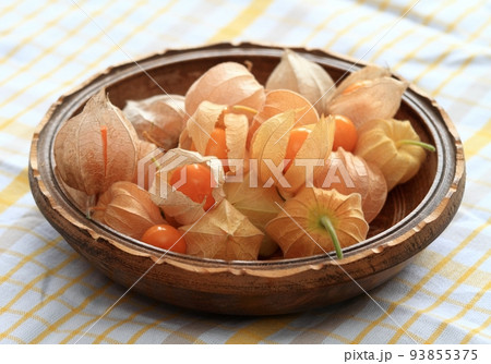 Ripe fruits of Physalis peruviana on the cloth Ripe fruits of Physalis peruviana on the cloth 93855375