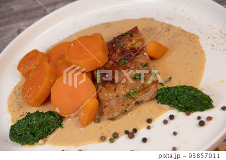Recipe for baked lamb shoulder with watercress mashed, sweet potato and carrot, pepper sauce, cognac Recipe for baked lamb shoulder with watercress mashed, sweet potato and carrot, pepper sauce, cognac 93857011