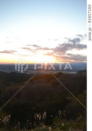 栃木県大田原市の御亭山展望台から眺める夕暮れ【11月】 93857160