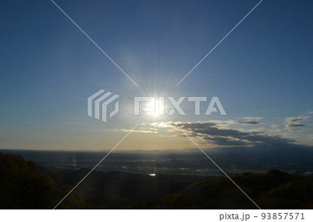 栃木県大田原市の御亭山展望台から眺める午後の関東平野【11月】 栃木県大田原市の御亭山展望台から眺める午後の関東平野【11月】 93857571