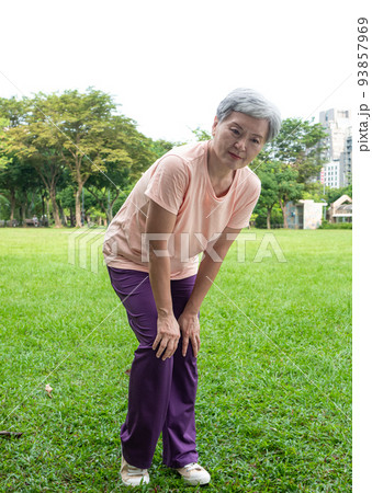 膝痛 病気 緑色 93857969