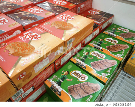 JOHOR, MALAYSIA - MARCH 5, 2022: Ice cream sticks packed in bulk in boxes and stored in the freezer. Displayed for sale in supermarkets. Has a price tag. 93858134