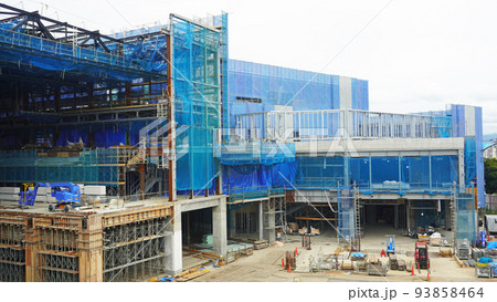 建設中の公共施設の建築現場(静岡県沼津市新総合体育館) 建設中の公共施設の建築現場(静岡県沼津市新総合体育館) 93858464