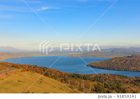 紅葉する美幌峠「秋の北海道」 93859141