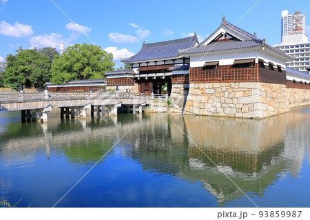 【広島県】秋の広島城(二の丸表御門) 【広島県】秋の広島城(二の丸表御門) 93859987