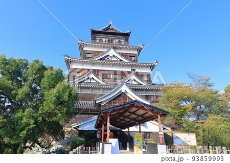 【広島県】秋の広島城（天守） 93859993
